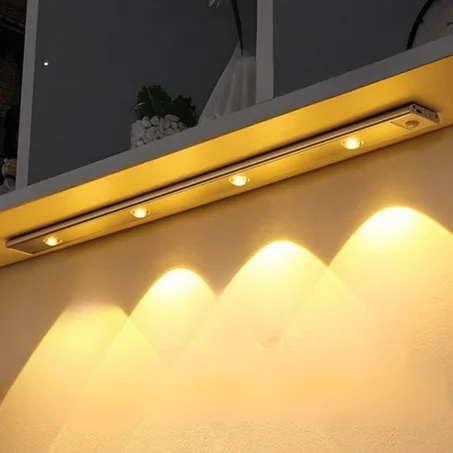 مصباح LED بمستشعر الحركة