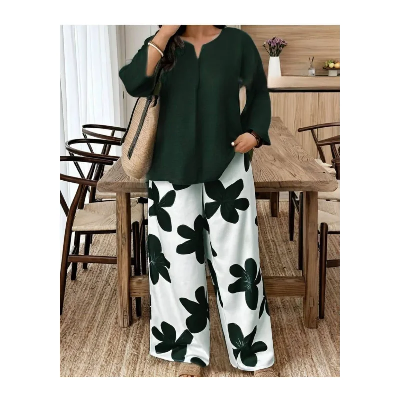 طقم نسائي عصري بنقشة ورود – أناقة وراحة يومية