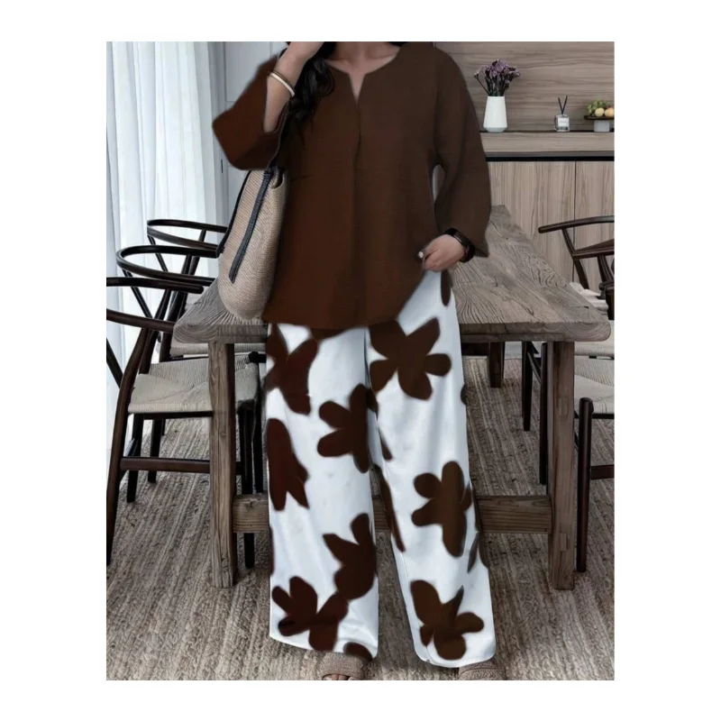 طقم نسائي عصري بنقشة ورود – أناقة وراحة يومية