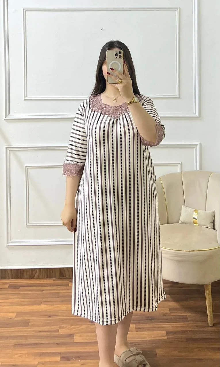 بيجامة نسائية مخططة أنيقة