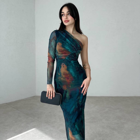 فستان سهرة مكشوف الكتف