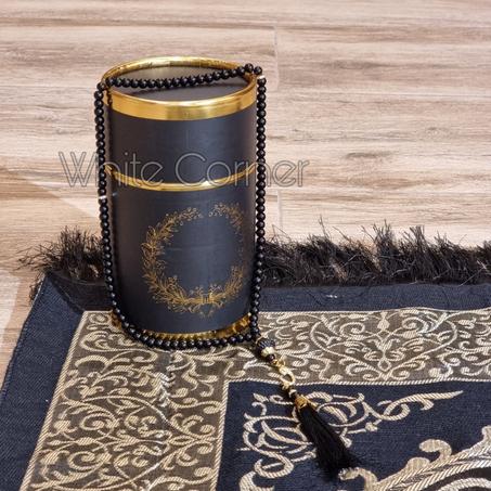 سجادة الصلاة مع سبحة