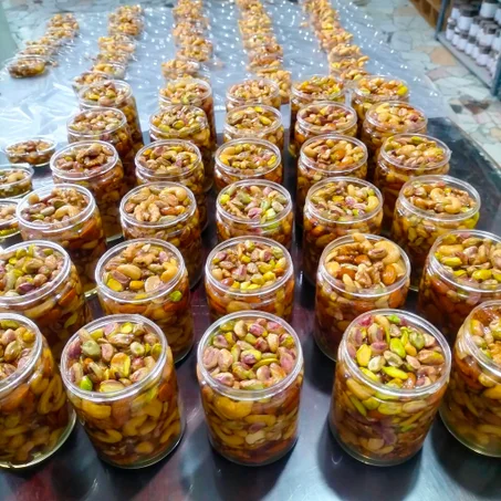 مكسرات 1كيلوغرام بعسل الاعشاب البرية و العكبر و عبوب اللقاح البروتينية
