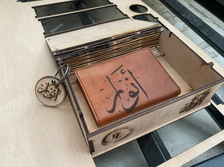 مجموعة محفظة المال الجلدية + علبة