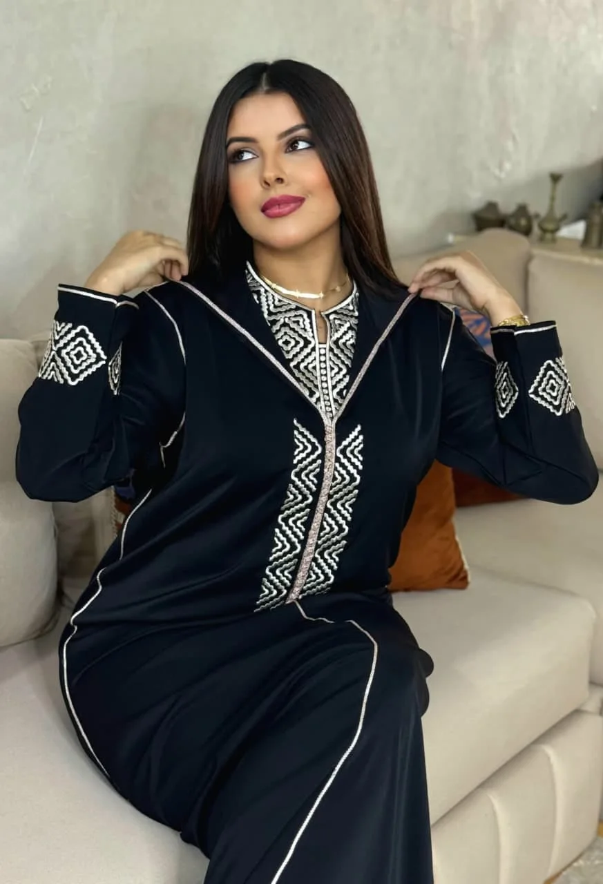 جلابة 2 بياس مطروزة ثوب كريب