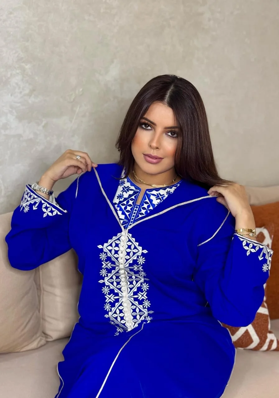 جلابة دوبياس مطروزة ثوب كريب
