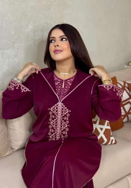 جلابة دوبياس مطروزة ثوب كريب