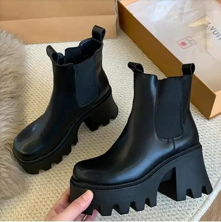 "حداء يحميك من المطر والبرد… مع لمسة أناقة"