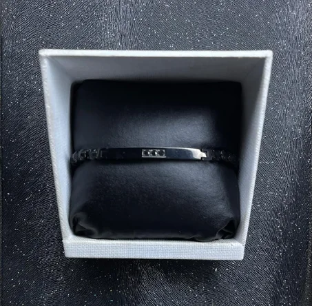 Elegant Diamond Bar Bracelet BLACK EDITION