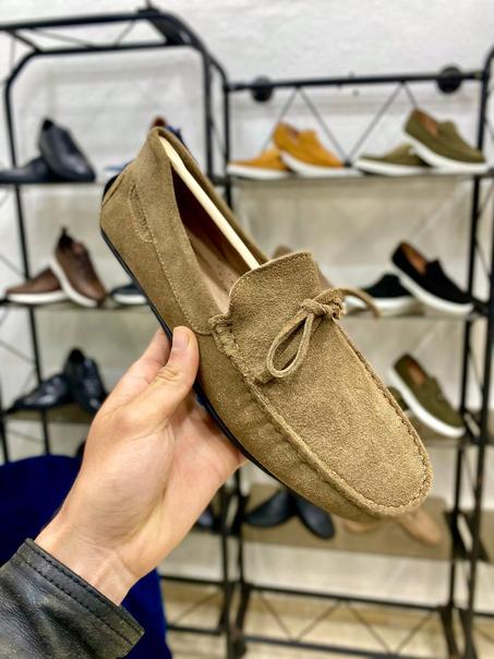 Mocassins daim beige pour homme