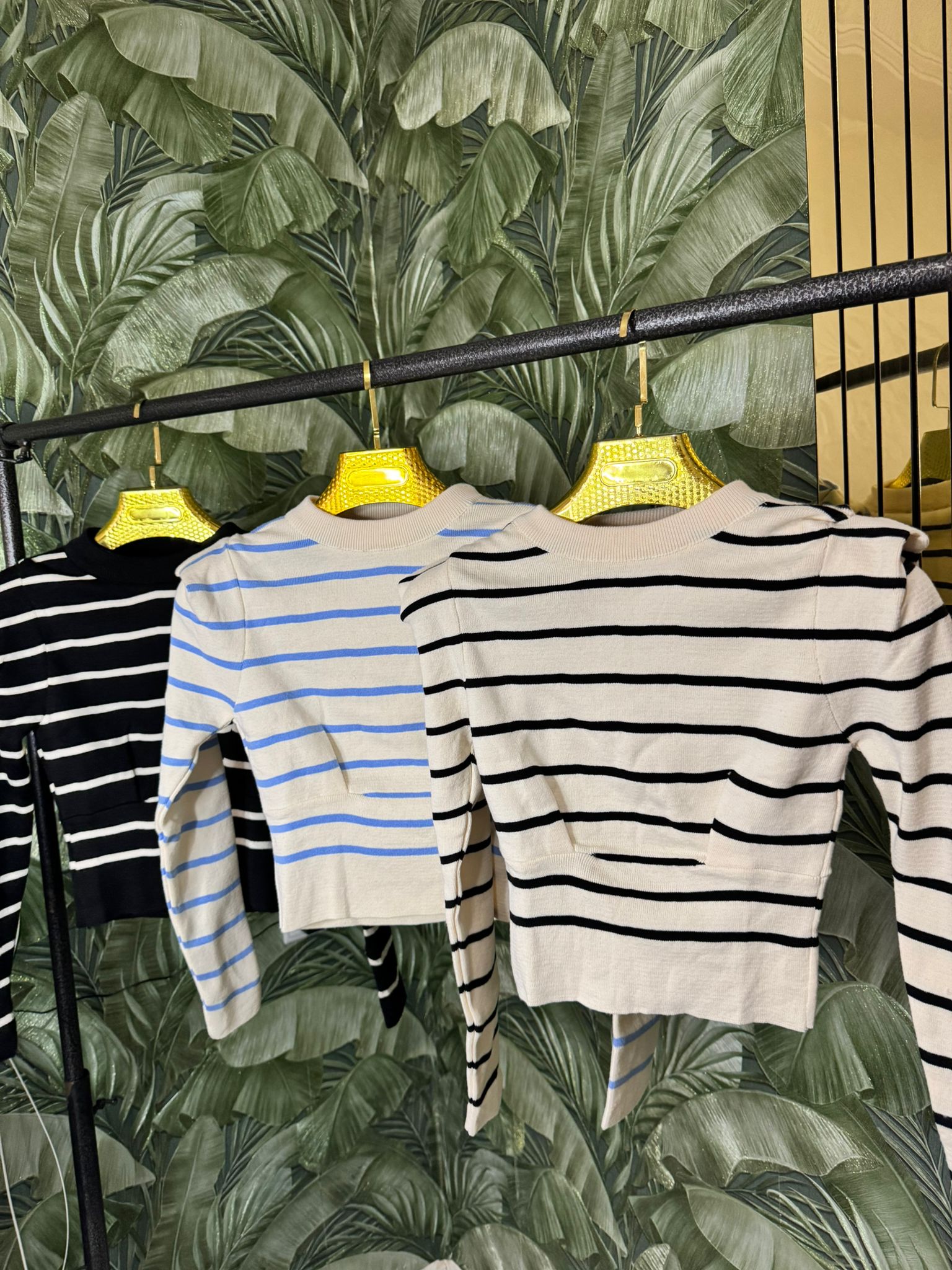 Tricot raillée disponible en plusieurs couleurs