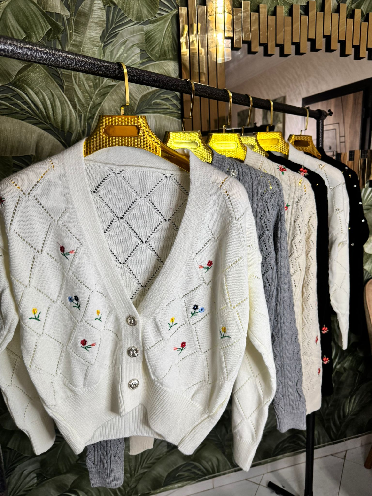 cardigans en plusieurs couleurs