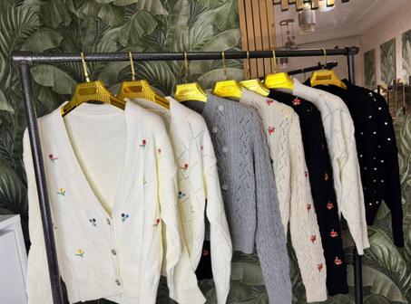 cardigans en plusieurs couleurs