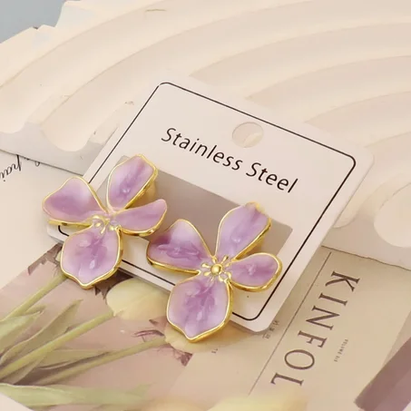 Boucles d'Oreilles "Sakura" en Acier Inoxydable – Émail Lilas Marbré & Finition Dorée