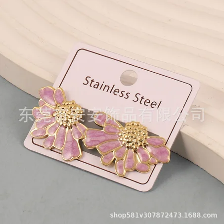 Boucles d'Oreilles "Hortensia" en Acier Inoxydable – Émail Lilas Marbré & Finition Dorée