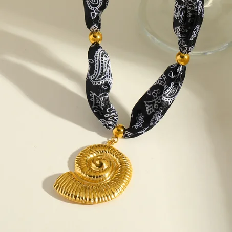 💎 Collier Cordon Bandana Pendentif Nautile Doré