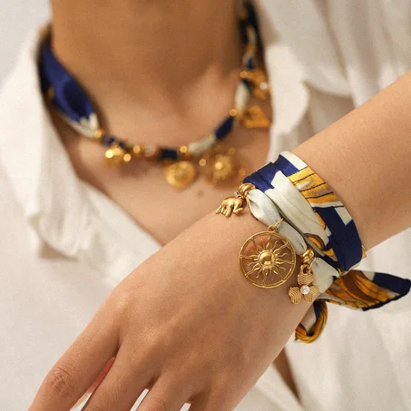 💎 Bandana Foulard Multi-Breloques – Collier & Bracelet 2-en-1