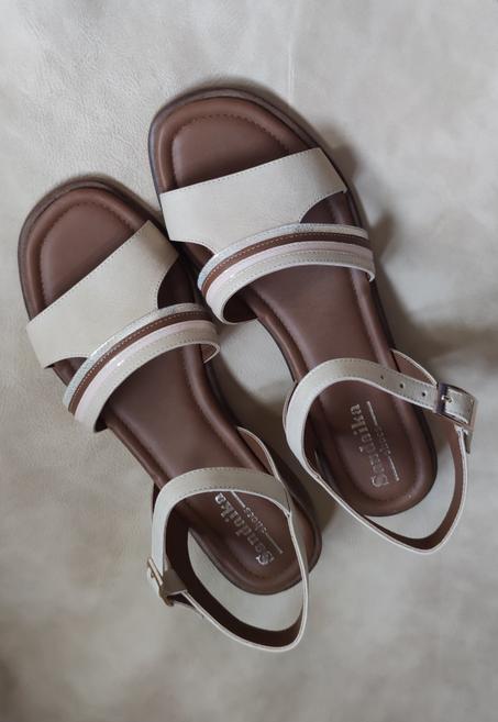 Sandales beiges élégantes