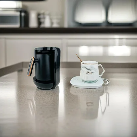 محضرة قهوة مع كوب حراري مميز