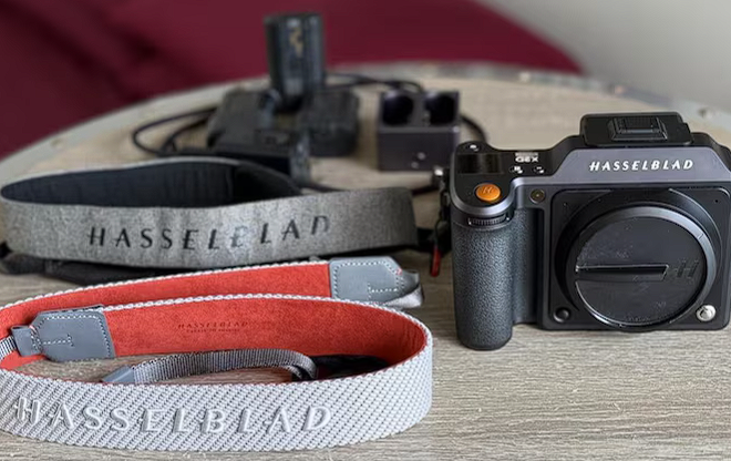 Hasselblad X2D 100C Medium Format Mirrorless Camera w/3 Batteries 2 Straps