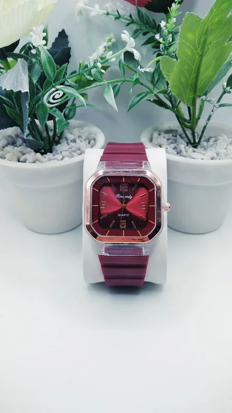 ساعة يد للنساء بسوار سليكون (RW29)