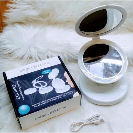 مرآة قابلة للطي مكبرة ومزدوجة مع ضوء LED