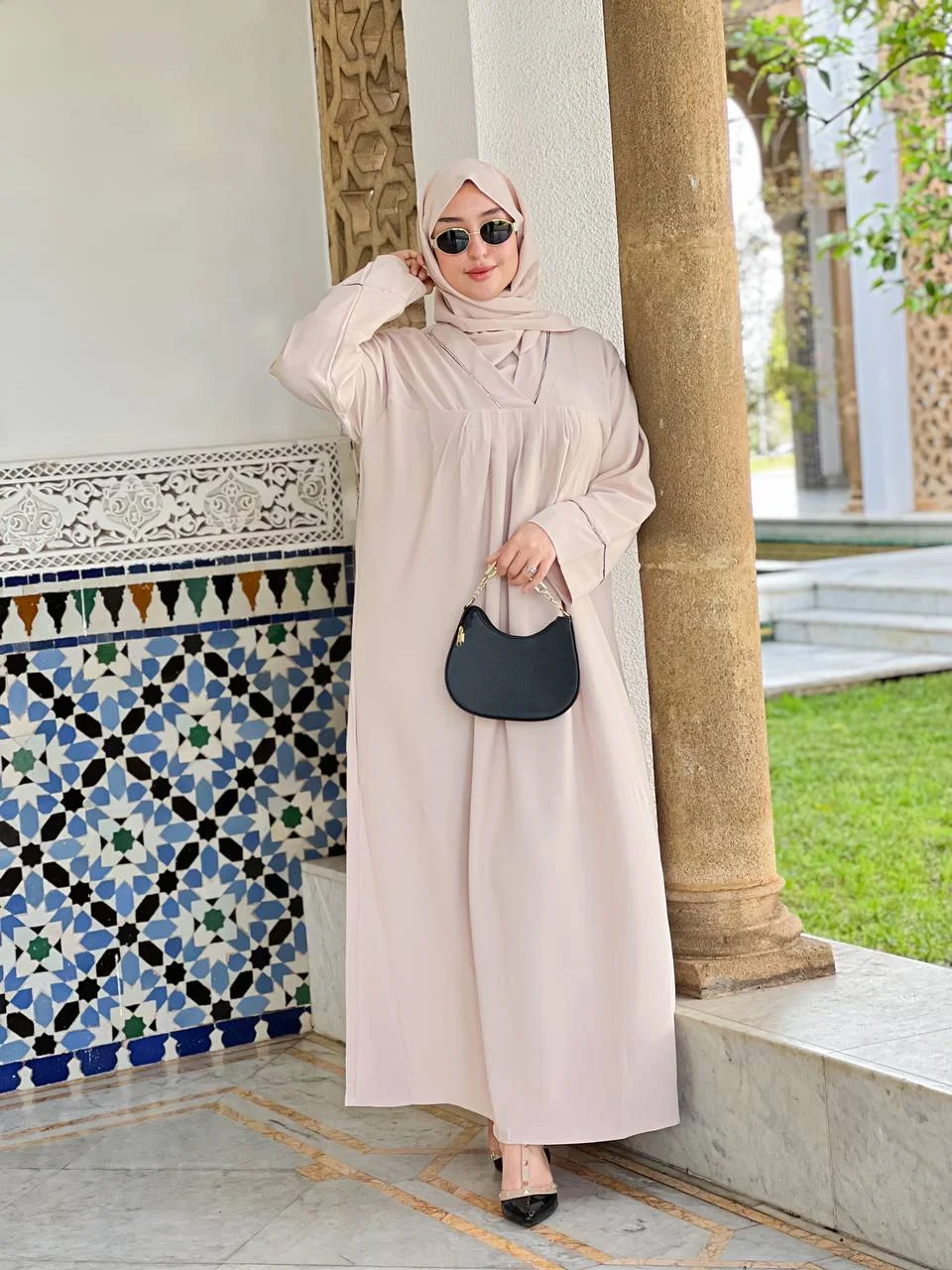 عباية راقية مكونة من قطعتين بأفخم أنواع التوب كريب روزا