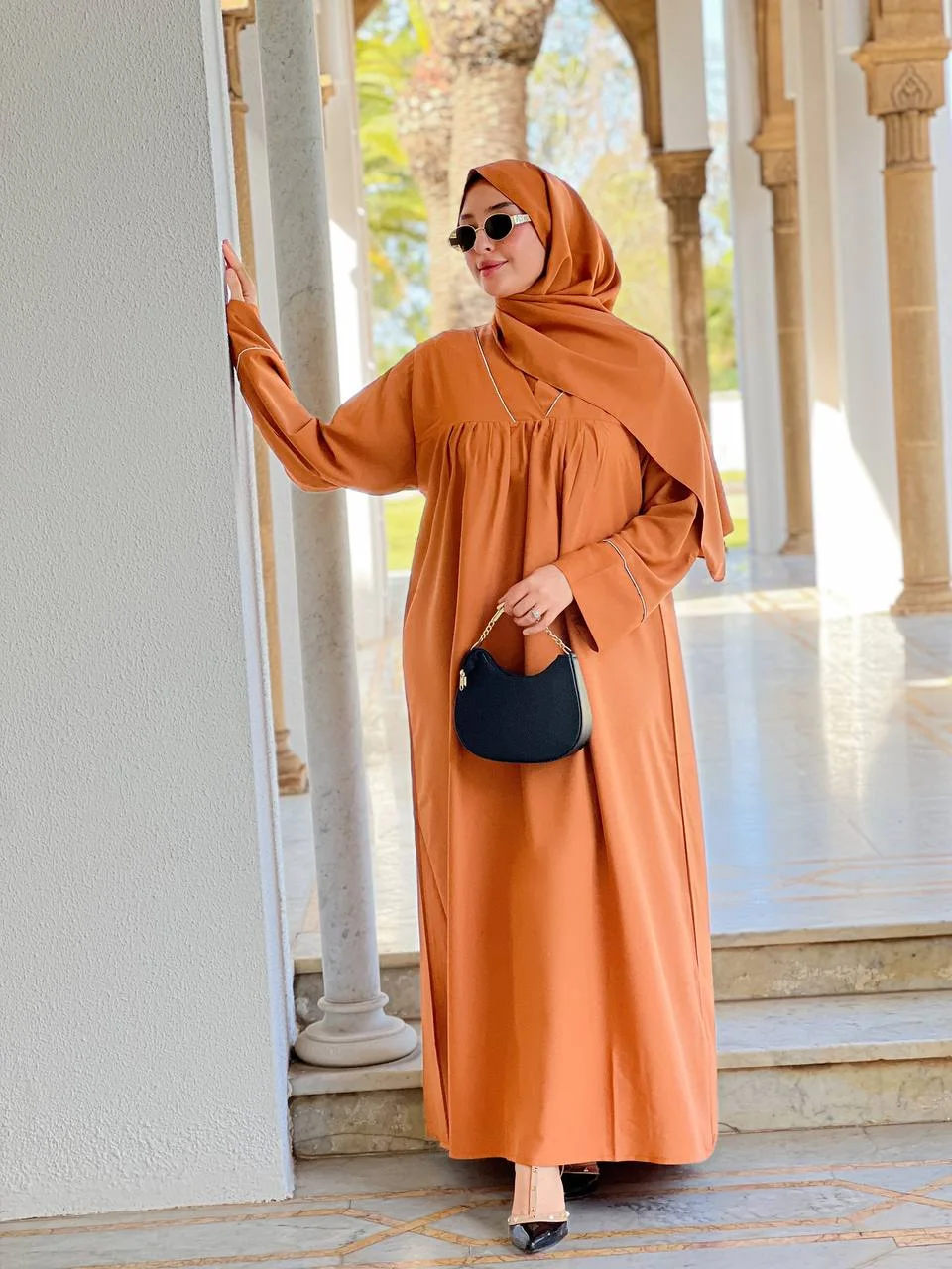 عباية راقية مكونة من قطعتين بأفخم أنواع التوب كريب روزا