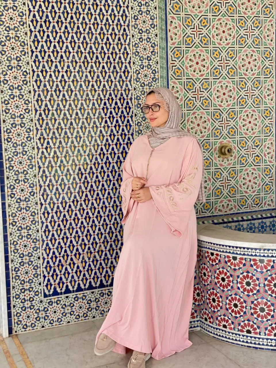 قفطان مطرز بأناقة – ارتقي بإطلالتك
