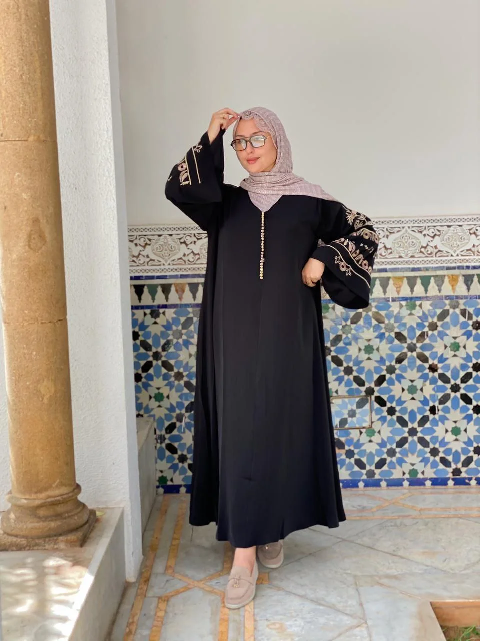 قفطان مطرز بأناقة – ارتقي بإطلالتك