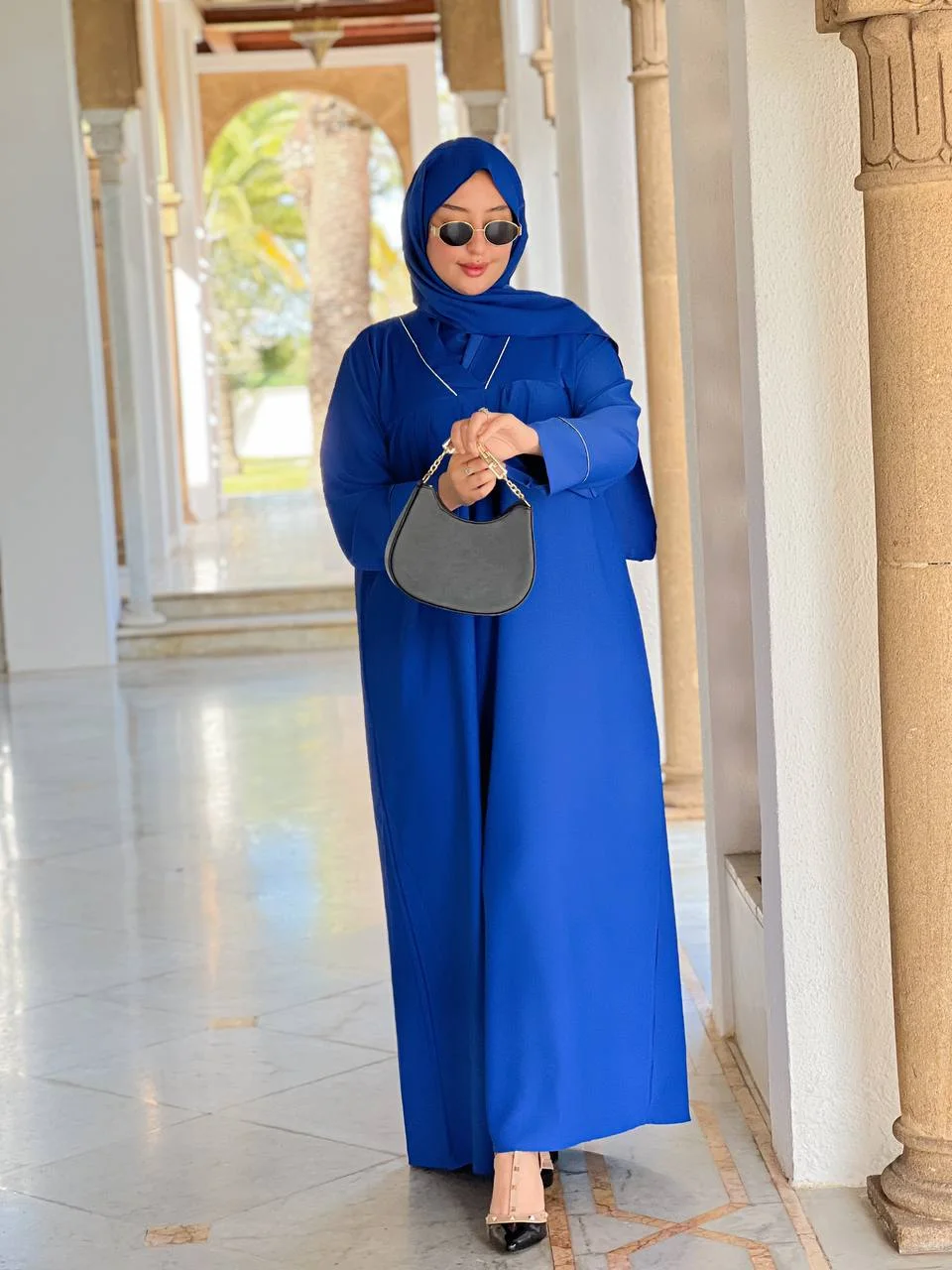 عباية راقية مكونة من قطعتين بأفخم أنواع التوب كريب روزا