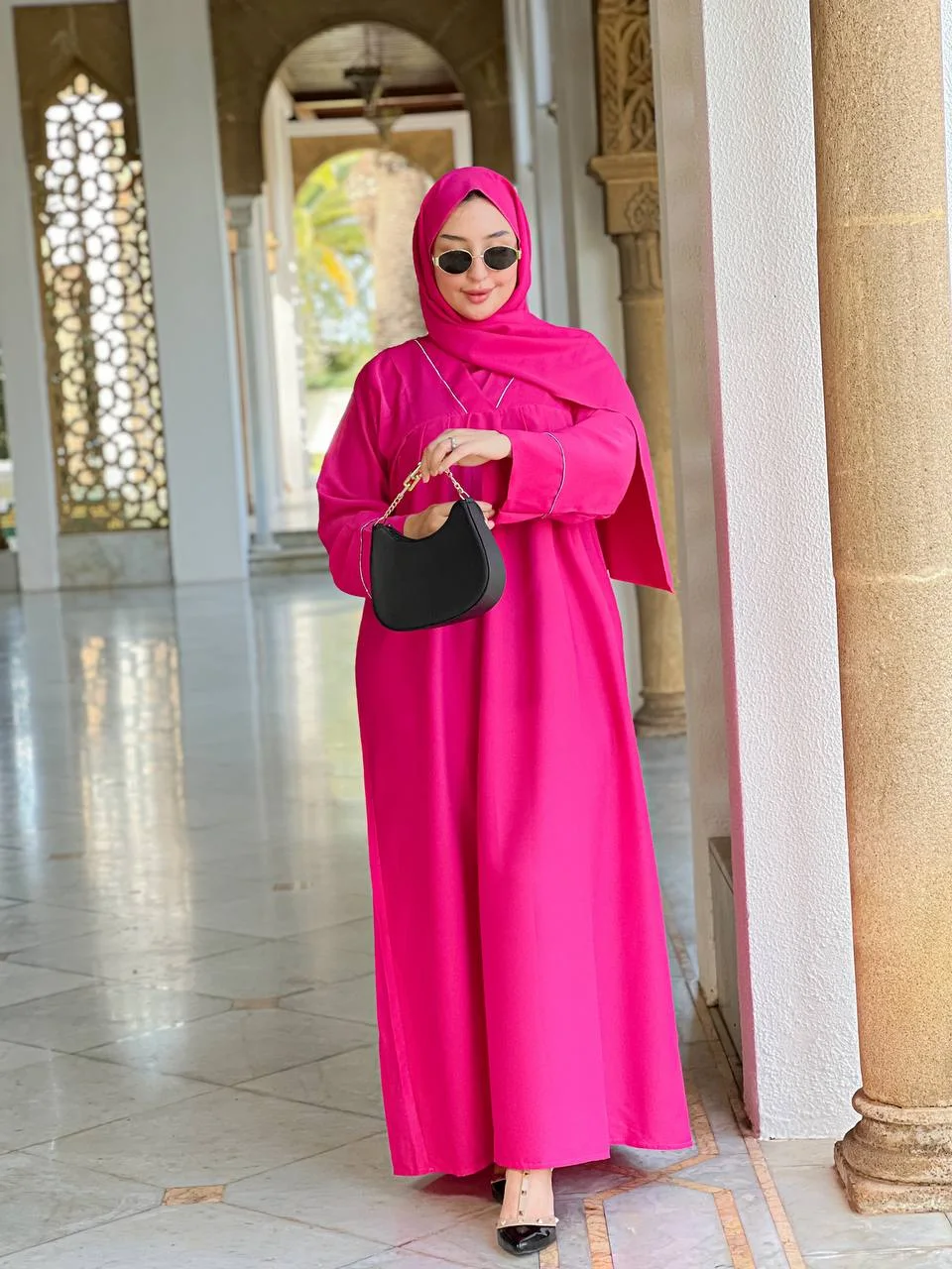 عباية راقية مكونة من قطعتين بأفخم أنواع التوب كريب روزا