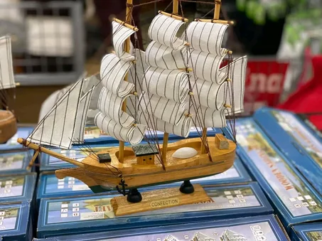 ديكور على شكل سفينة