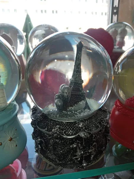 وتبقى كرة الثلج هي الهدية الأسمى على مر العصور ( حجم متوسط )