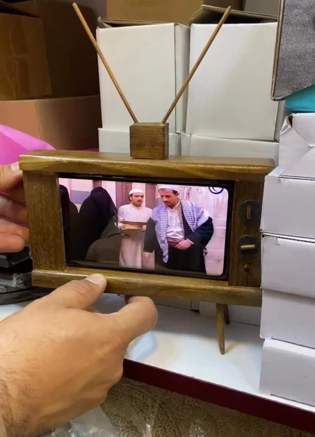 تلفاز خشبي قديم