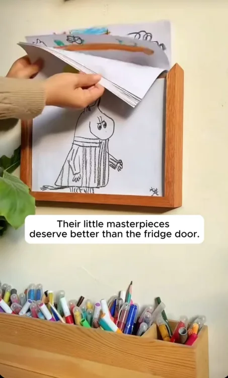 كادر عرض رسومات الأطفال – أنيق وعملي