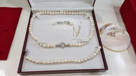 Parure en perle de l'eau douce veretable  avec  zircon et argent 925