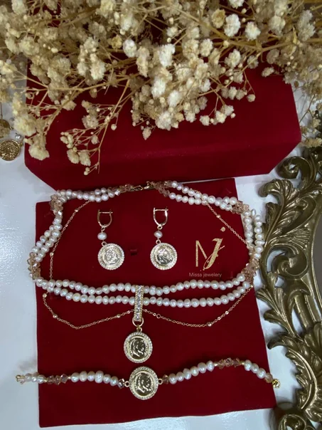 parure classe en vrais perle naturel joher avec ouiza copie OR 18k