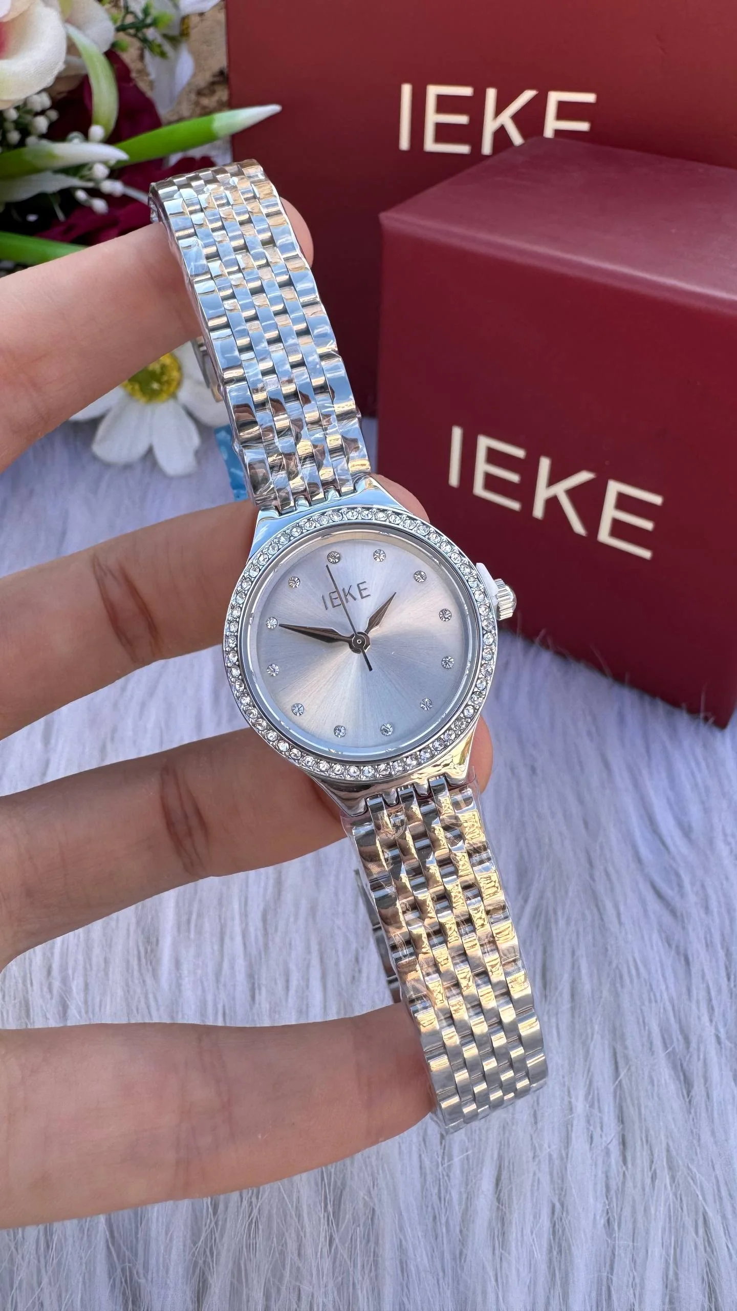 montre IEKE ORIGINALE ARGENT avec boite et sac shopping