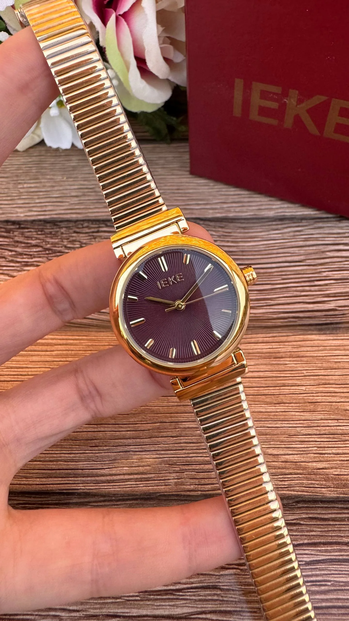 montre IEKE MARQUE ORIGINALE GOLD avec boite original avec boite