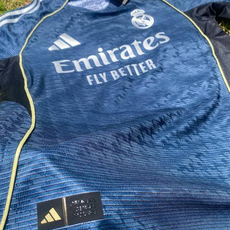 Maillot Real Madrid Extérieur 2025/2026 – (Qualité Pro, Champions League)