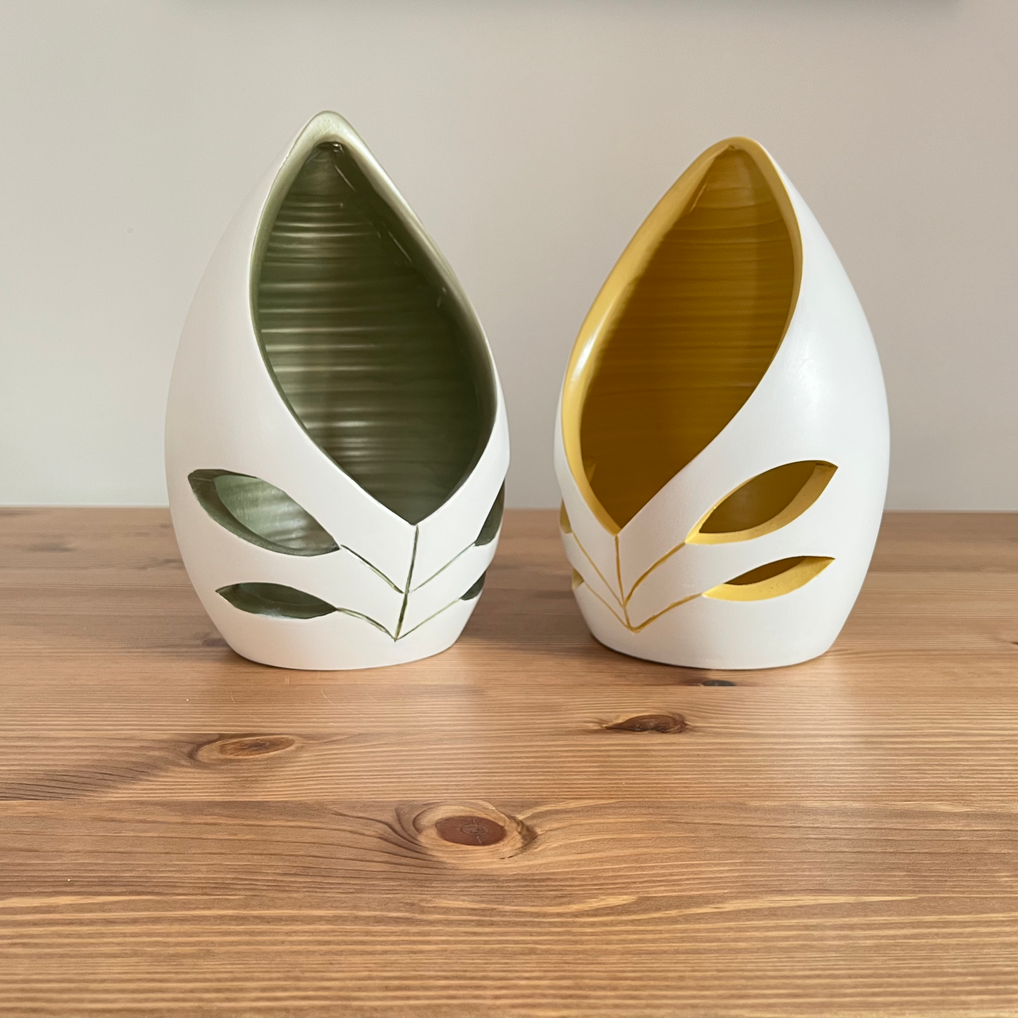 Vase Leaf