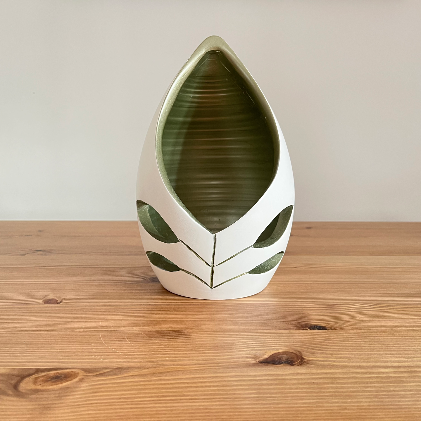 Vase Leaf