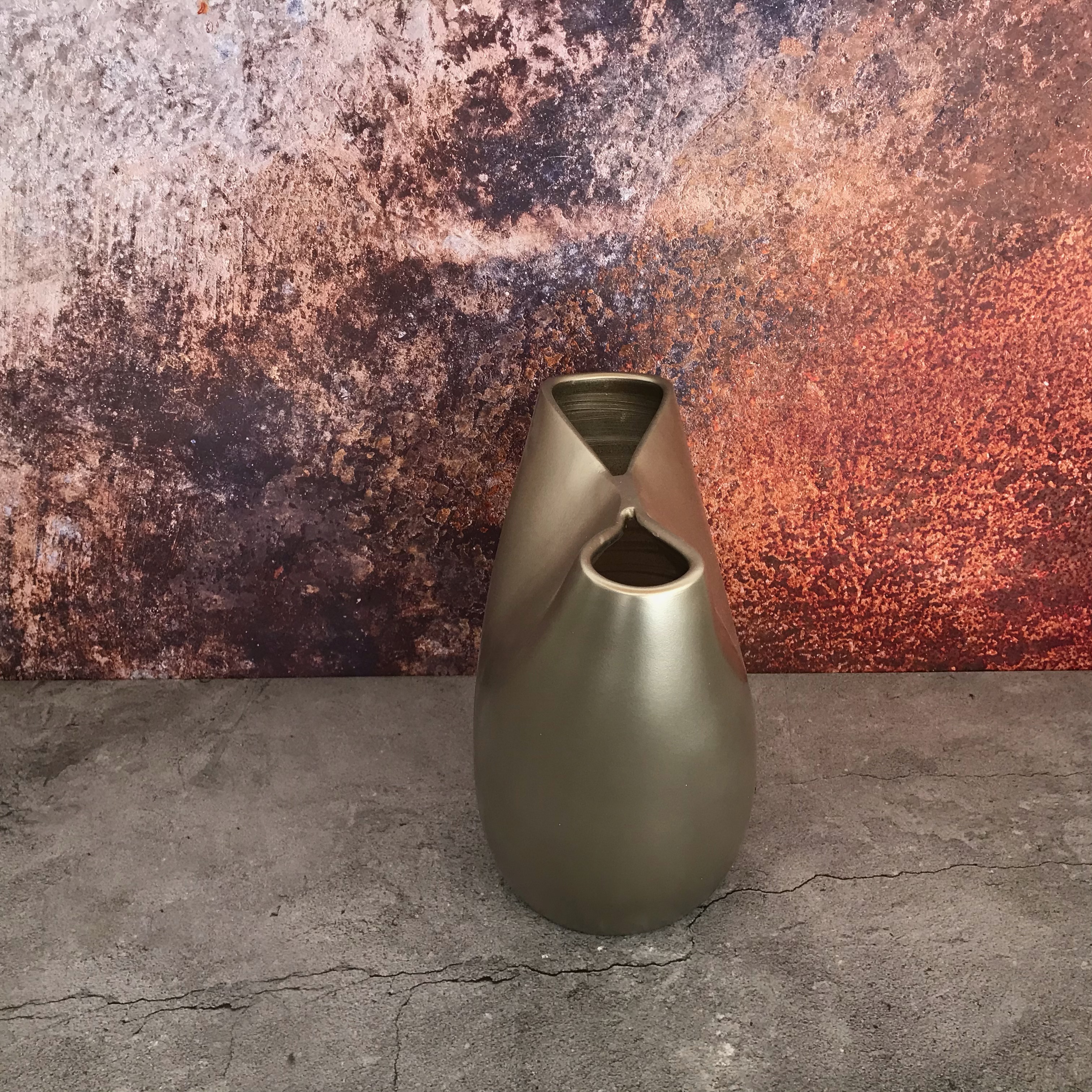 Vase Sway
