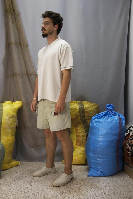 T-shirt vintage à col en V, blanc cassé, avec bordure