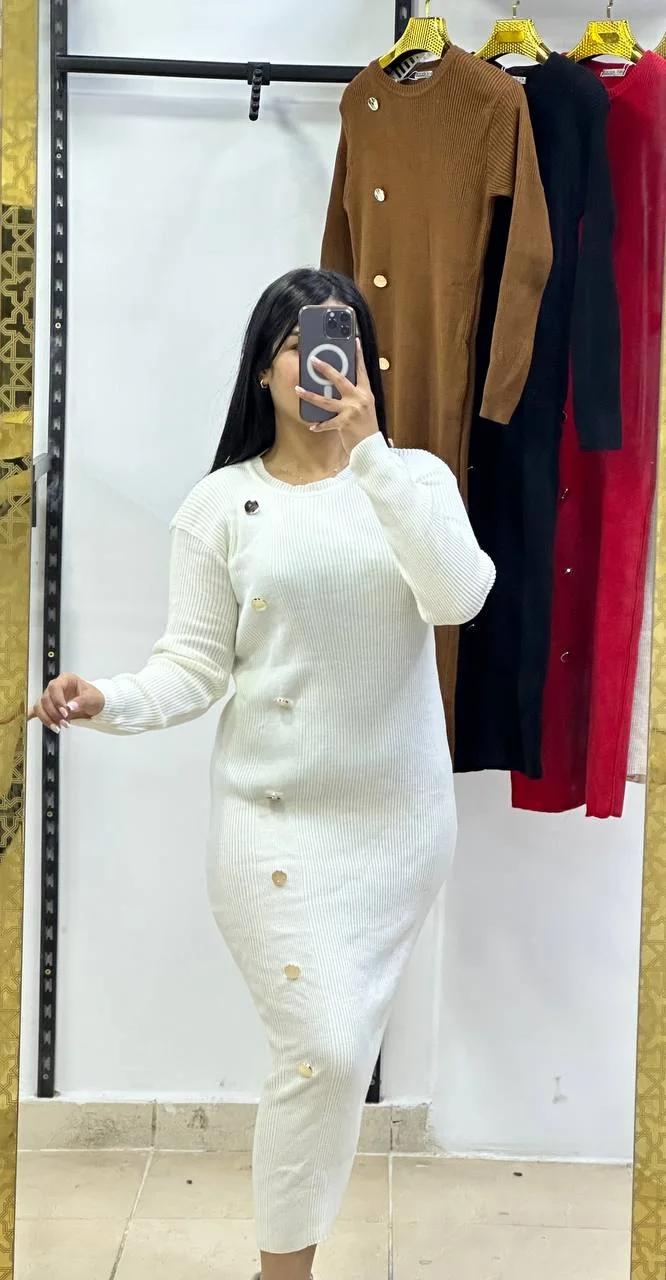 فستان طويل بأزرار أمامية