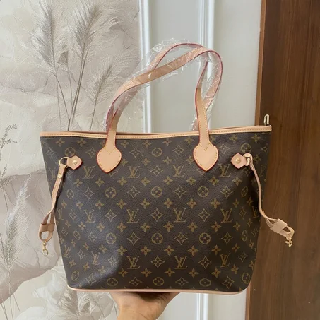 Le Sac Cabas Louis Vuitton "Neverfull" – L'Icône Intemporelle