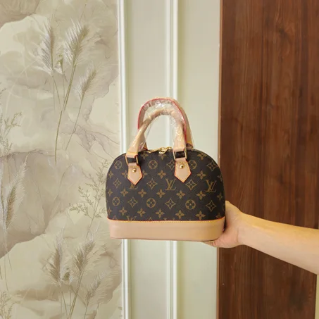 Le Sac Porté Épaule Coach "Klara" – L'Art de la Maroquinerie