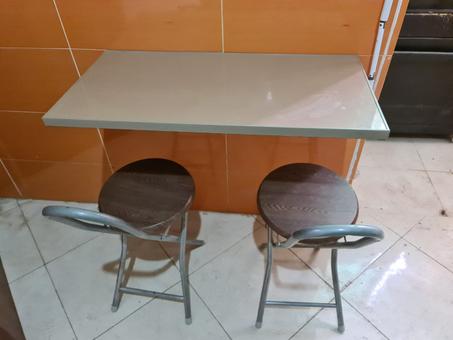 طاولة من الألمنيوم قابلة للطي لستغلال المساحة بشكل أفضل