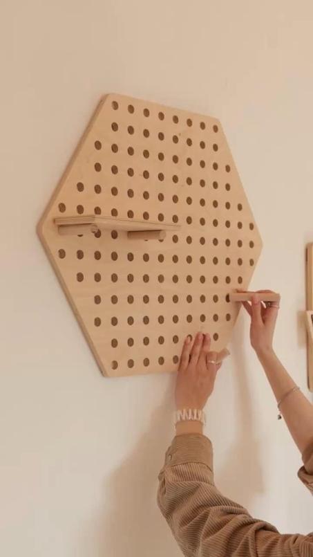 ديكور حائطي من الخشب